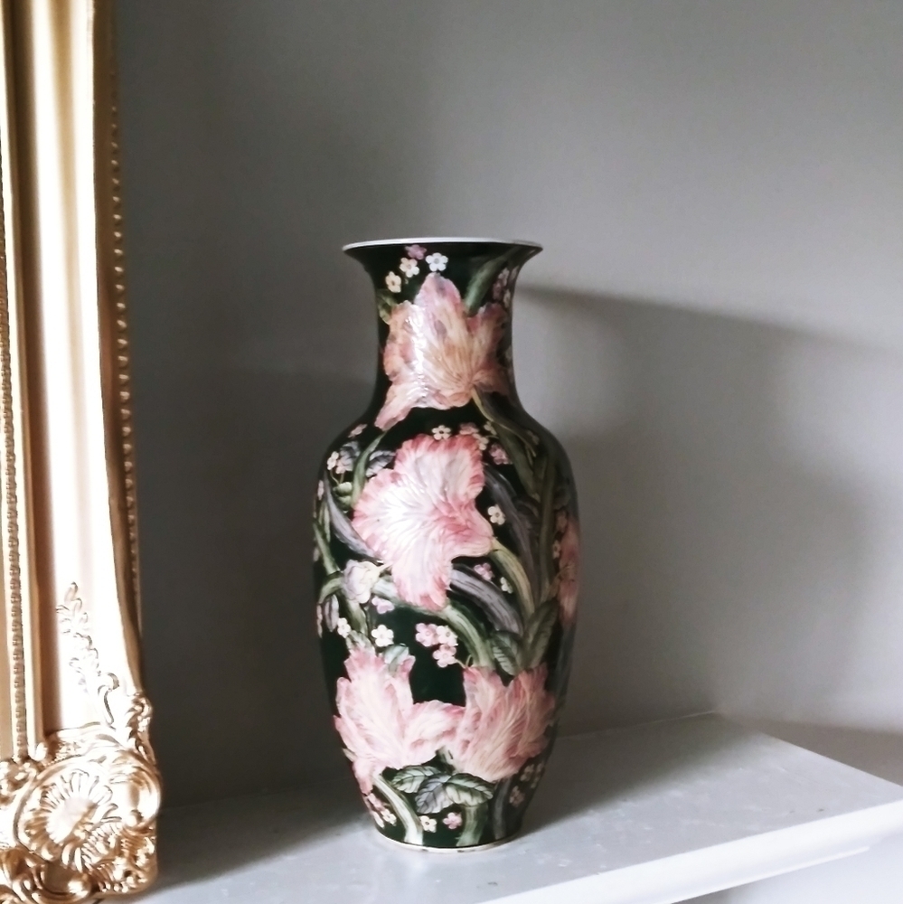 Floral textured vase green/pink vintage elegant